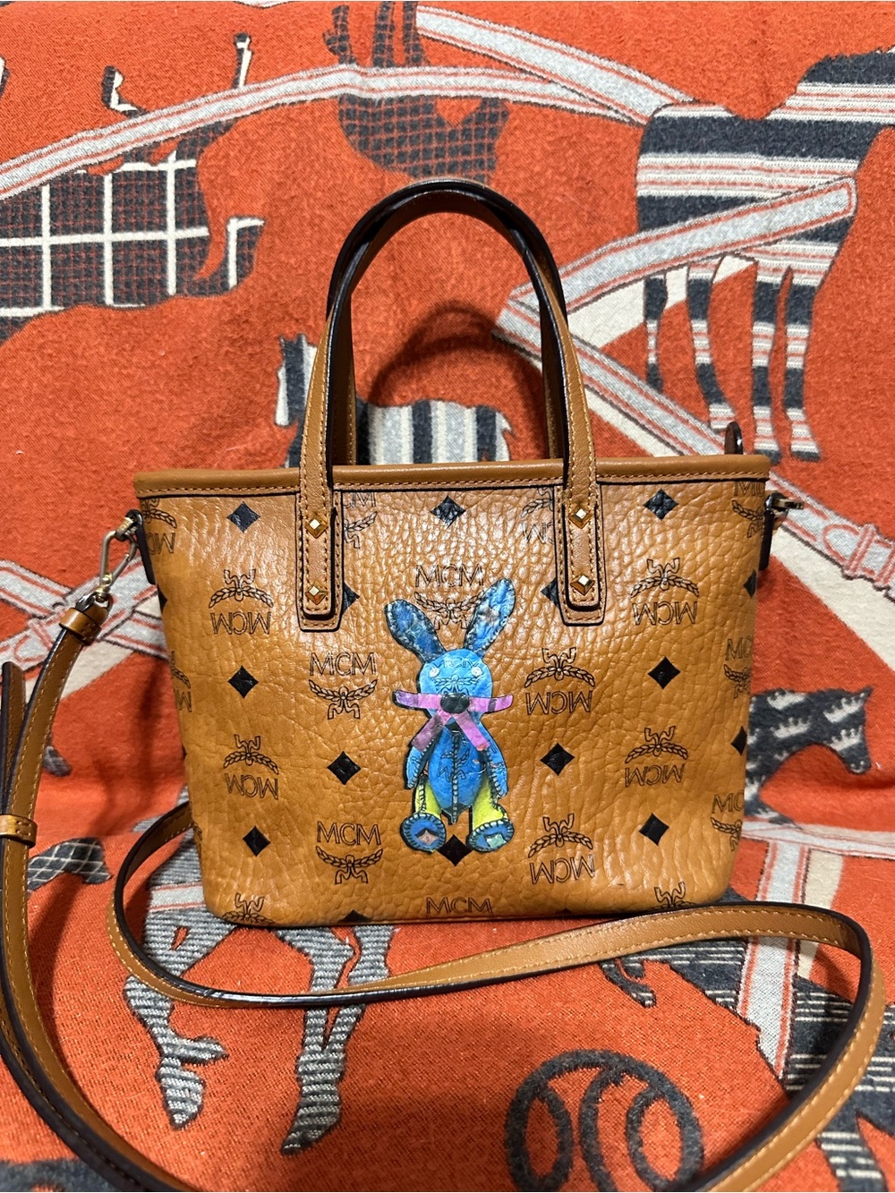 MCM โค๏ธ๐Tan Visetos Leather Bunny Tote Bagโญ๏ธ